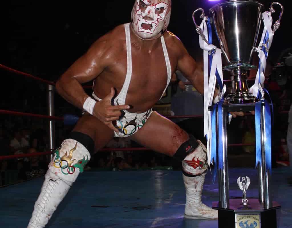 Dr. Wagner, Jr. es el Ganador de la Copa Universo (Aniversario 46 Arena Adolfo López Mateos - 19/5/13) / Photo by: Rostro Oculto