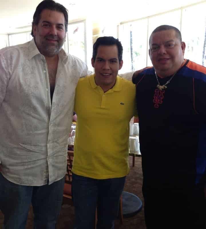 El Presidente de WWL, Richard Negrín, el accionista de Triple A y dirigente de AAA Evolución, Dorián Roldan y el Productor de WWL, Hugo Savinovich en San Juan, Puerto Rico / Facebook.com/WWLMundial