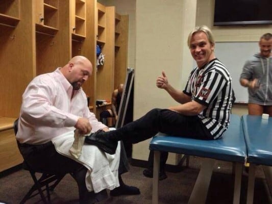 CM Punk, The Big Show y Charles Robinson en el backstage de Payback