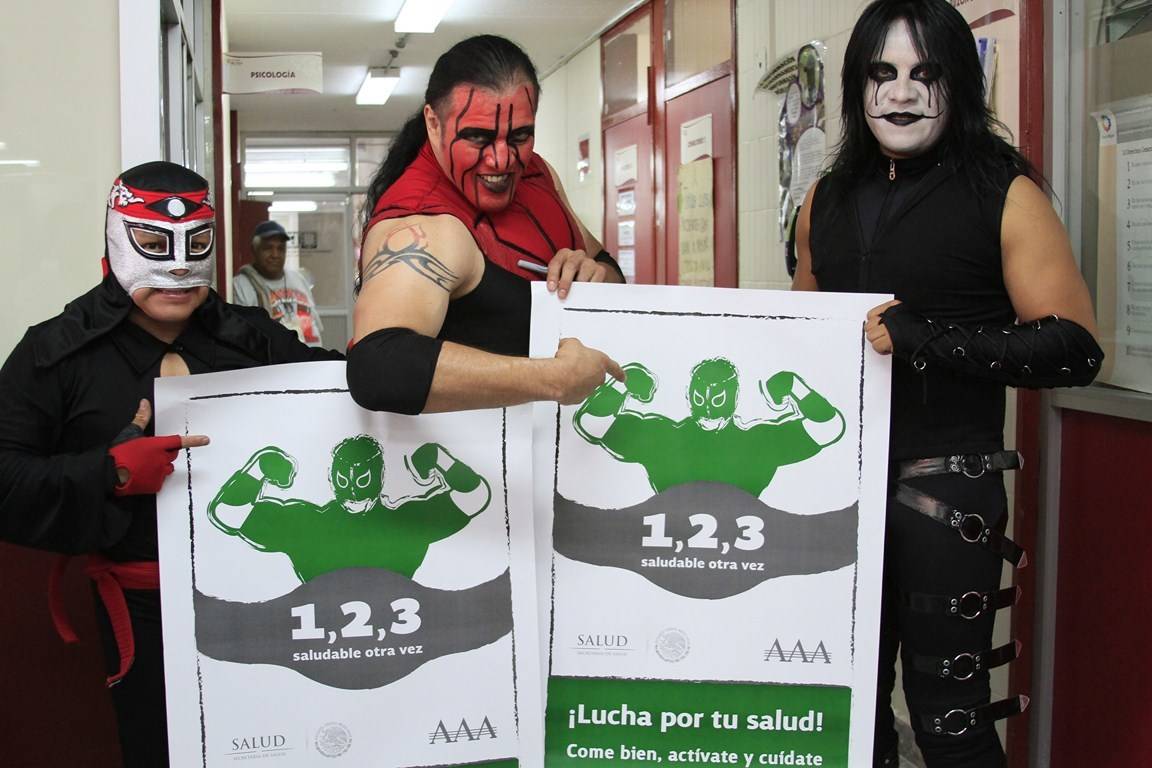 Los Luchadores de AAA en el Hospital Pediátrico en Coyoacán  