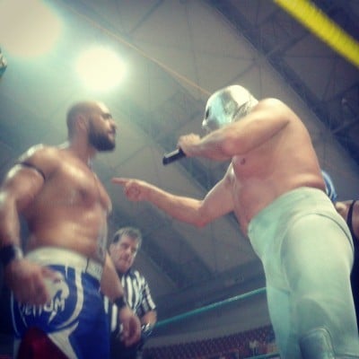 El Hijo del Santo cara a cara con Heddi "The French Submissioner" Karaoui (Todo x El Todo - Auditorio Benito Juárez - 10/8/13) / Twitter.com/Sergionidas