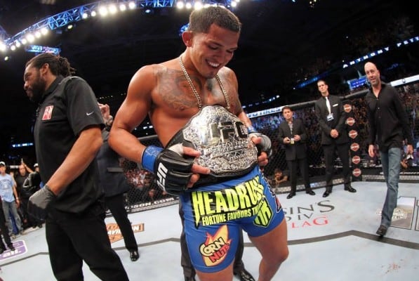Anthony Pettis, nuevo UFC Lightweight Champion tras derrotar por Rendición a Benson Henderson en UFC 164 (31/8/13) / © UFC