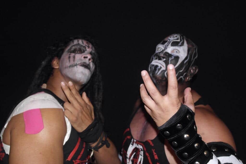 La Secta (Dark Scoria y Dark Espíritu) listos para buscar el Campeonato en Parejas AAA en Héroes Inmortales VII /  Gimnasio Miguel Barragán de SLP - 2 de octubre de 2013 / Photo by @luchalibreaaa