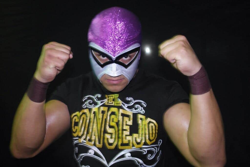 El Hijo del Fantasma, nuevo integrante de El Consejo, en su presentación oficial en AAA durante Héroes Inmortales VII / Gimnasio Miguel Hidalgo de Puebla – 18 de octubre de 2013 / Image by @luchalibreaaa
