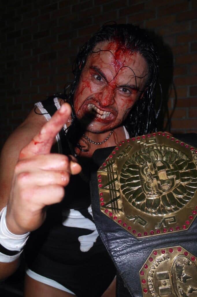 ¡Texano Jr. sigue como Megacampeón AAA! – @ElTexanoJr @Psychooriginal @luchalibreaaa #HéroesInmortales 2 Texano Jr. retiene el Megacampeonato AAA en Héroes Inmortales VII / Gimnasio Miguel Hidalgo de Puebla – 18 de octubre de 2013 / Image by @luchalibreaaa