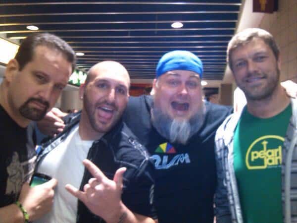 Edge, Tommy Dreamer y The Blue Meanie juntos en un concierto