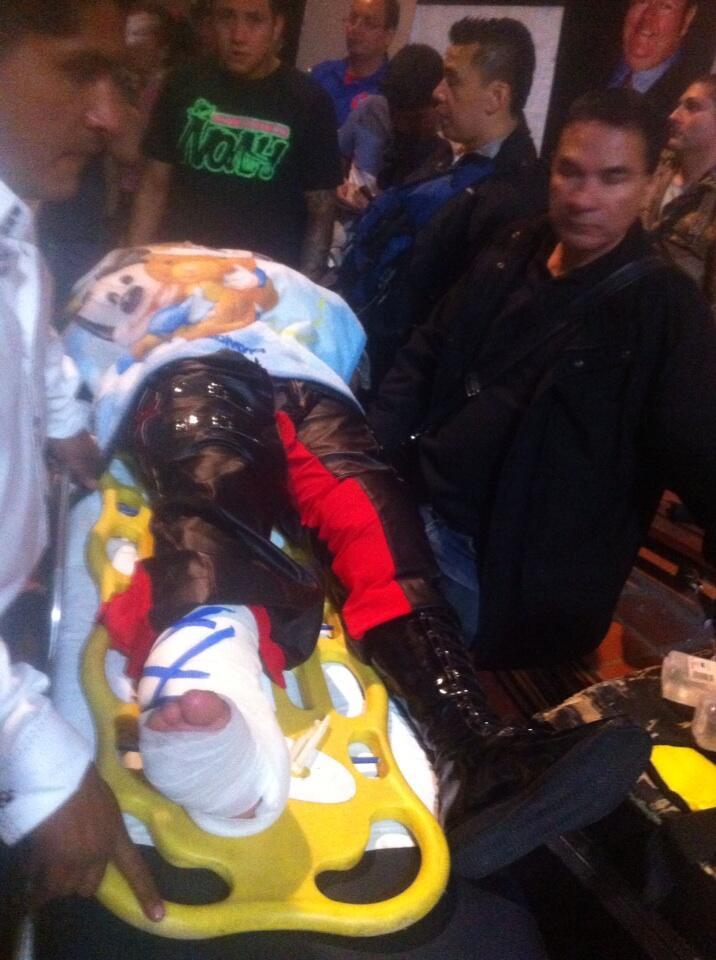 Eterno lesionado del tobillo derecho / “AAA Sin Límite” – Plaza de Toros “San Marcos” de Aguascalientes – 22 de noviembre de 2013 / Imagen de @jesuszunigaglez